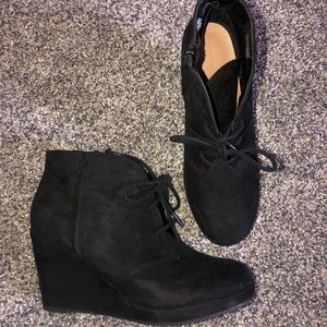 Black Wedge